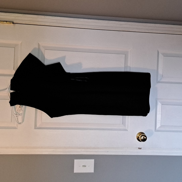 COPY - Black fitted halter dress with size ruffle - Picture 2 of 2